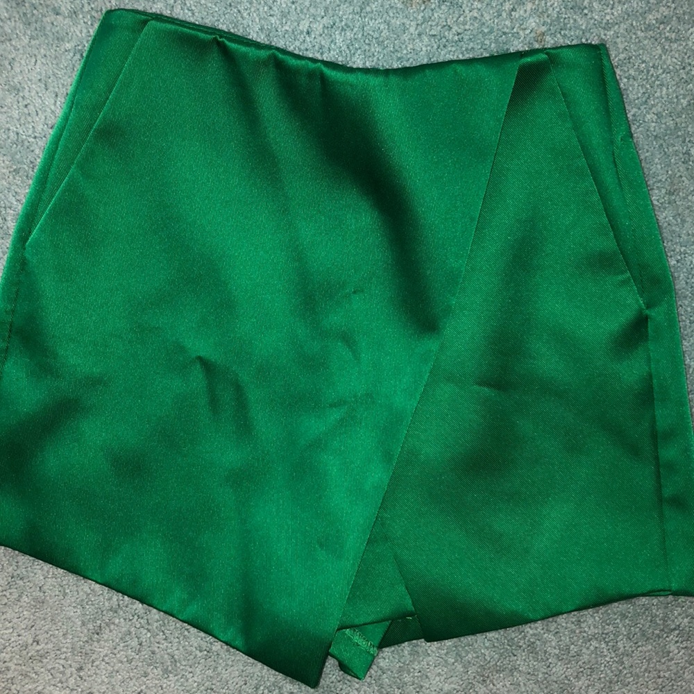 Top short green skort size 2 bought in London